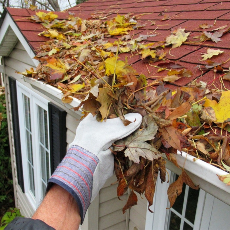 Gutter-Cleaning-in-Leawood, KS